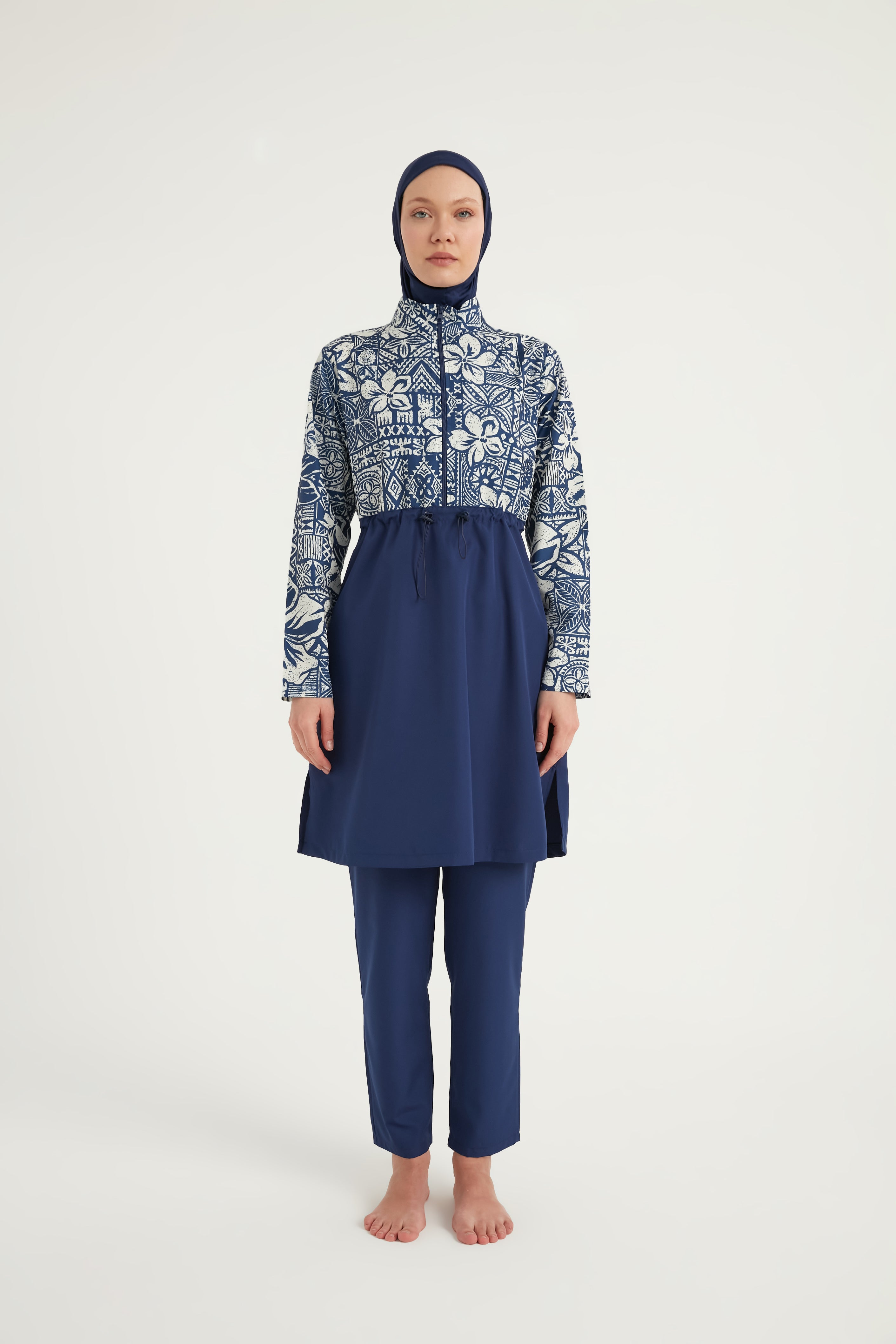 Burkini Modest Swimwear Set blau mit weißen Motiven - 4-teiliges muslimisches Badeanzug Set von Riva Mera by Marina