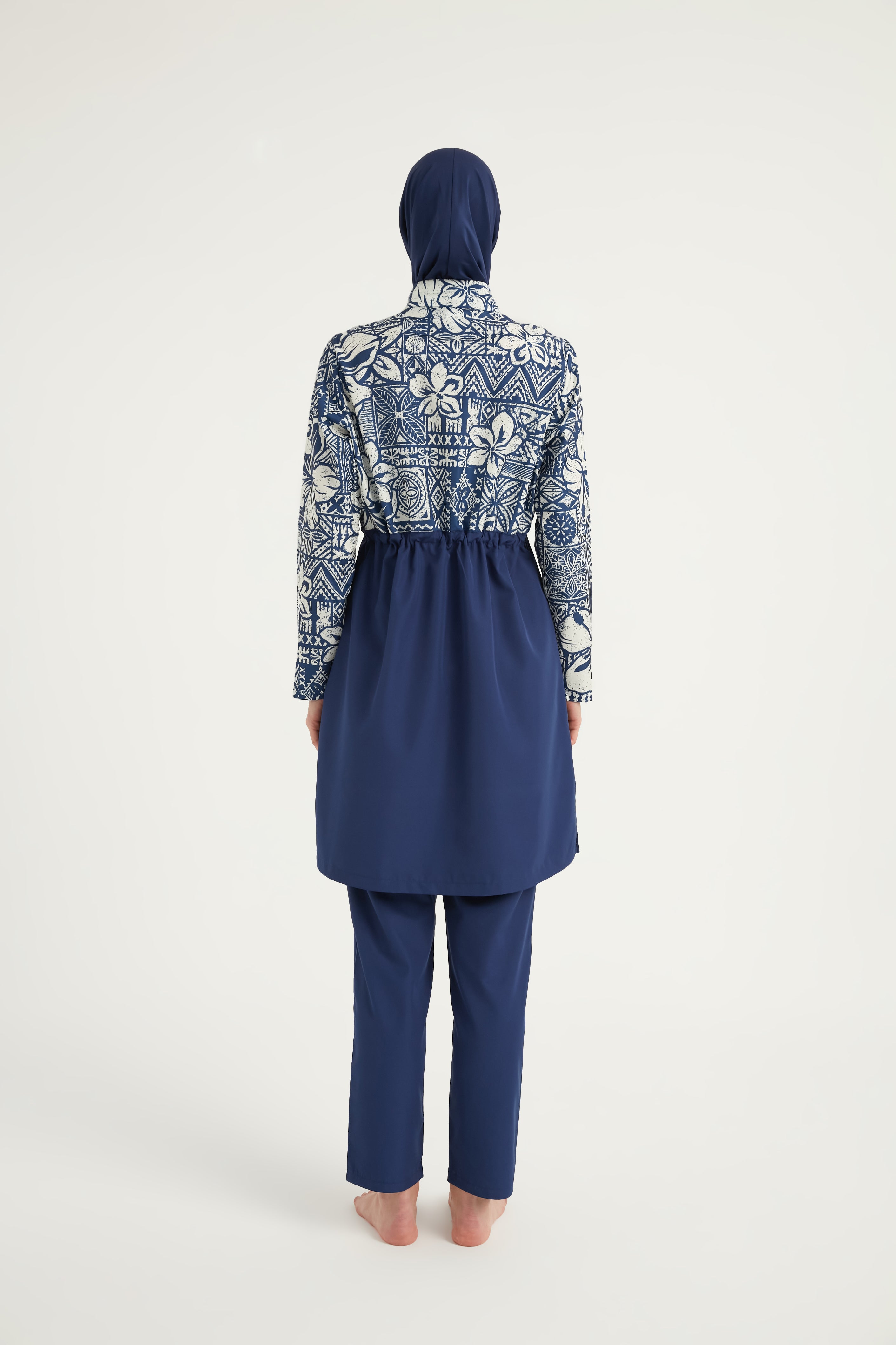 Burkini Modest Swimwear Set blau mit weißen Motiven - 4-teiliges muslimisches Badeanzug Set von Riva Mera by Marina