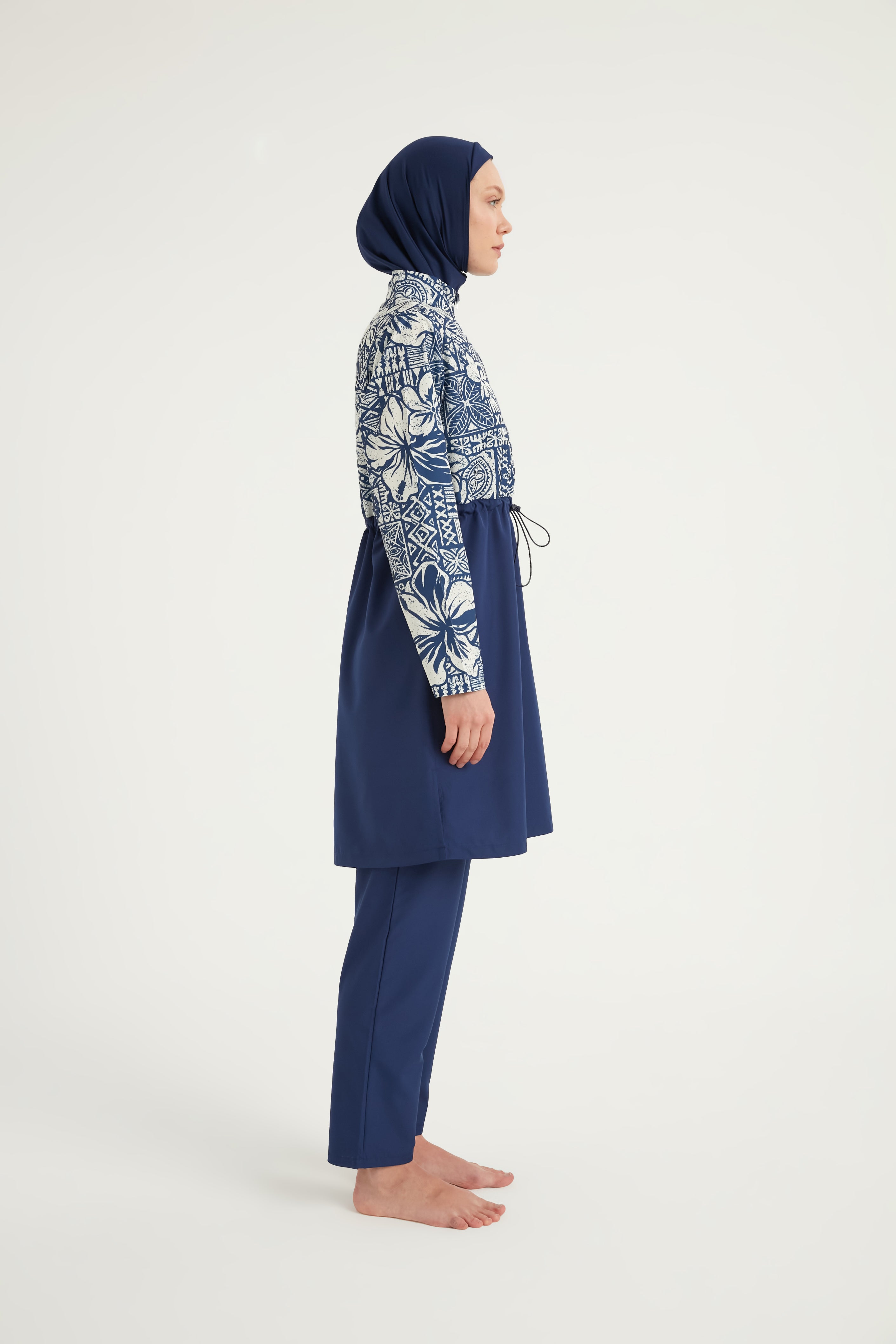 Burkini Modest Swimwear Set blau mit weißen Motiven - 4-teiliges muslimisches Badeanzug Set von Riva Mera by Marina