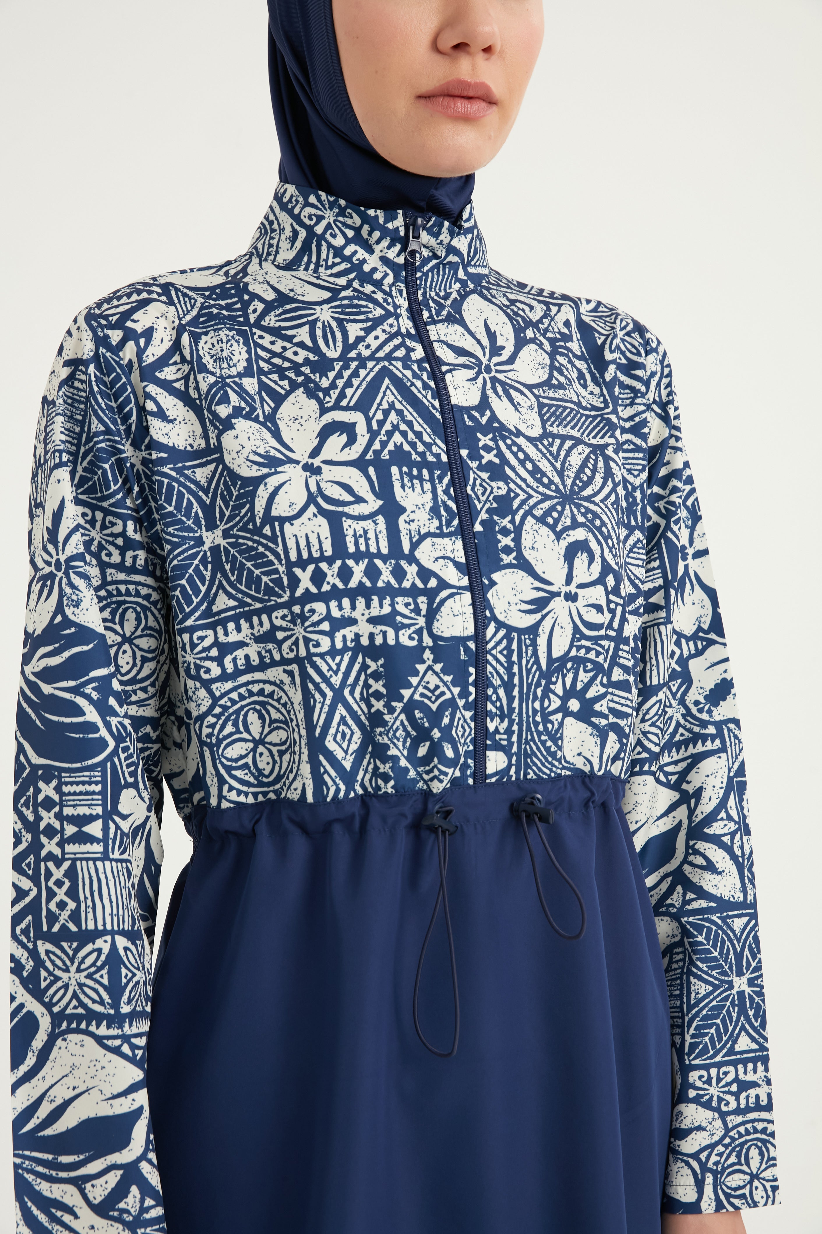 Burkini Modest Swimwear Set blau mit weißen Motiven - 4-teiliges muslimisches Badeanzug Set von Riva Mera by Marina