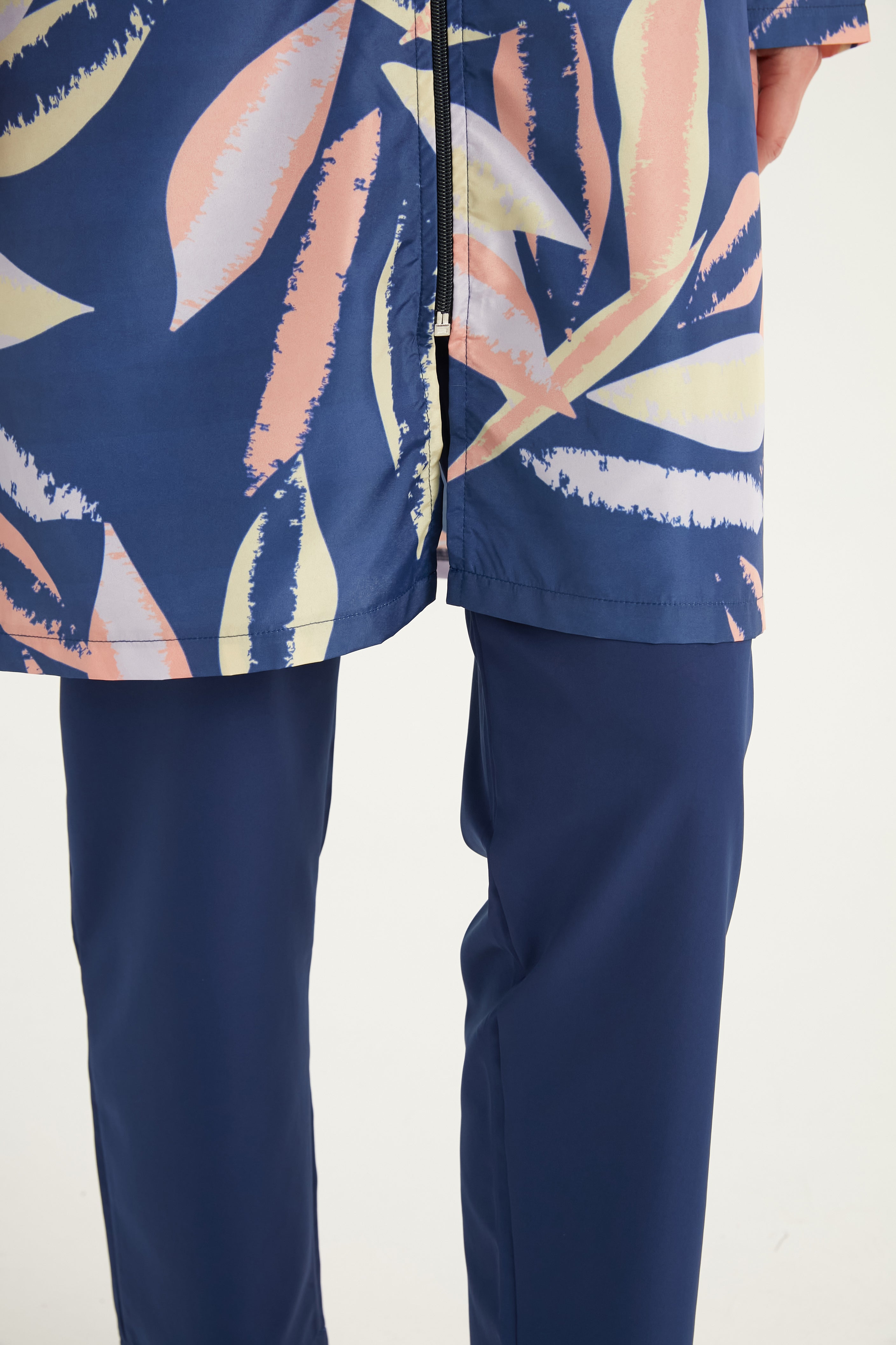 Burkini Modest Swimwear Set marineblau mit Blattmotiv - 4-teiliges muslimisches Badeanzug Set von Riva Mera by Marina