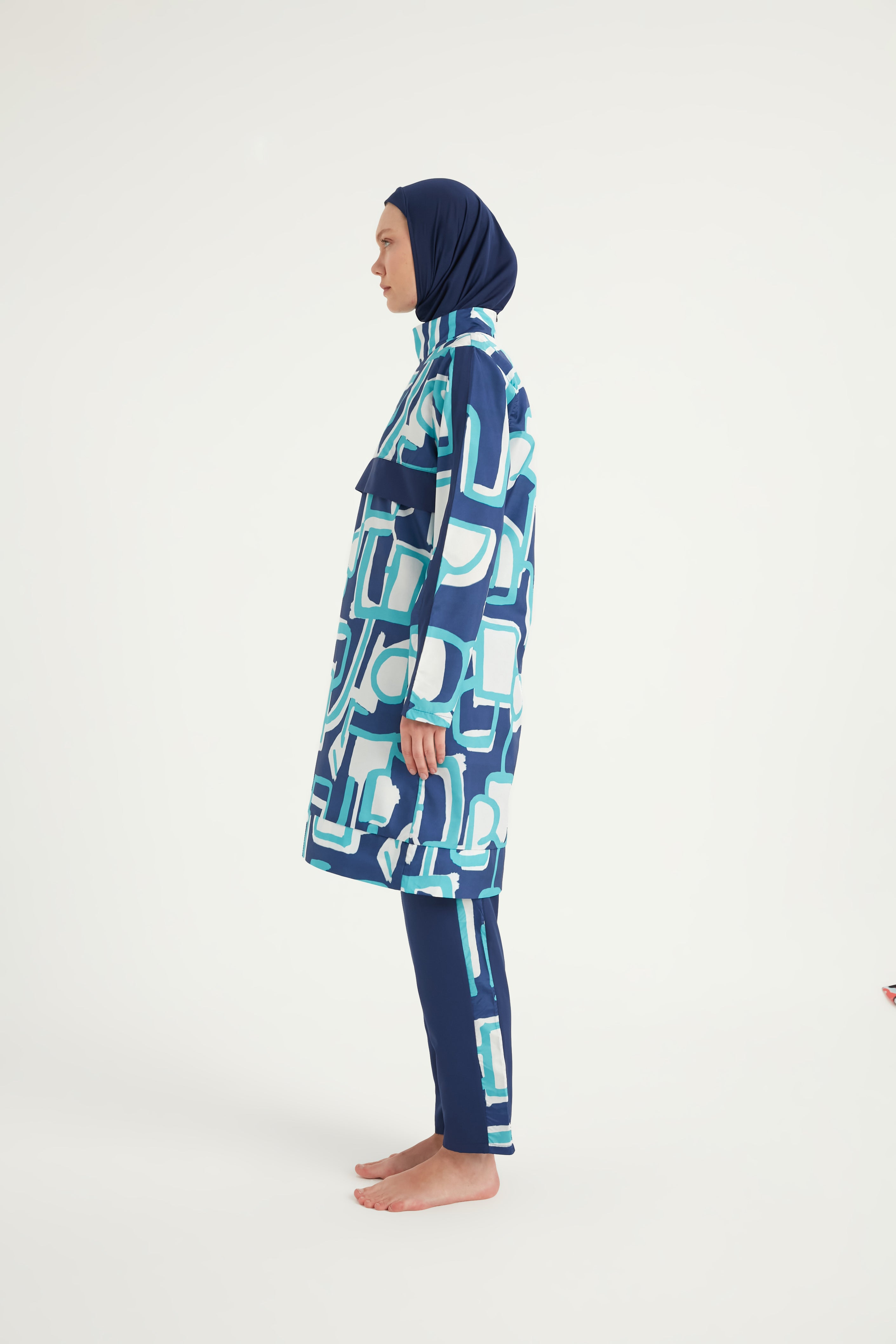  "Burkini Modest Swimwear Set mit blauen Motiven und marineblauer Schwimmhose - 4-teiliges muslimisches Badeanzug Set von Riva Mera by Marina