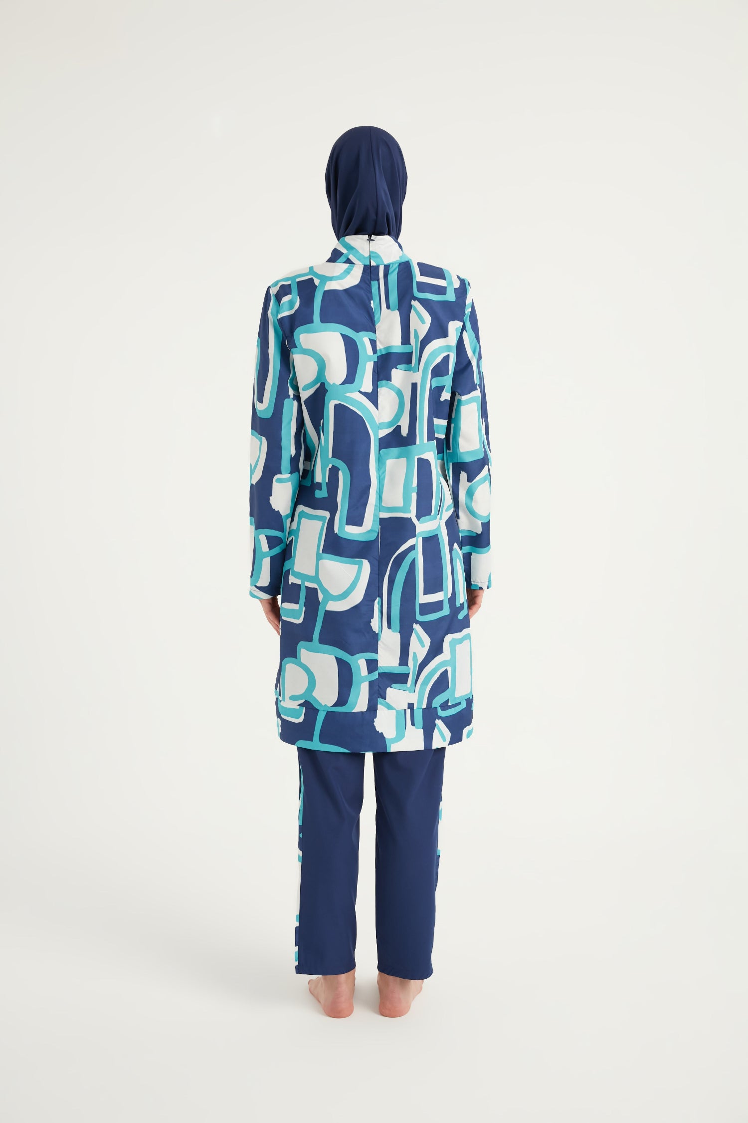 "Burkini Modest Swimwear Set mit blauen Motiven und marineblauer Schwimmhose - 4-teiliges muslimisches Badeanzug Set von Riva Mera by Marina