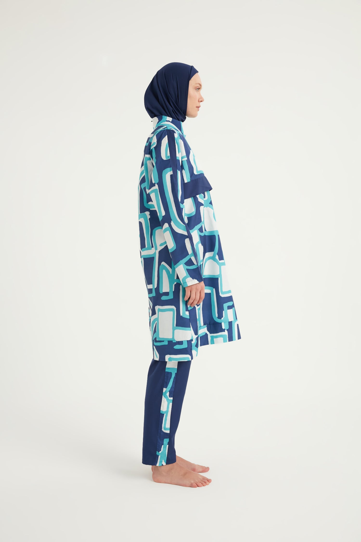  "Burkini Modest Swimwear Set mit blauen Motiven und marineblauer Schwimmhose - 4-teiliges muslimisches Badeanzug Set von Riva Mera by Marina