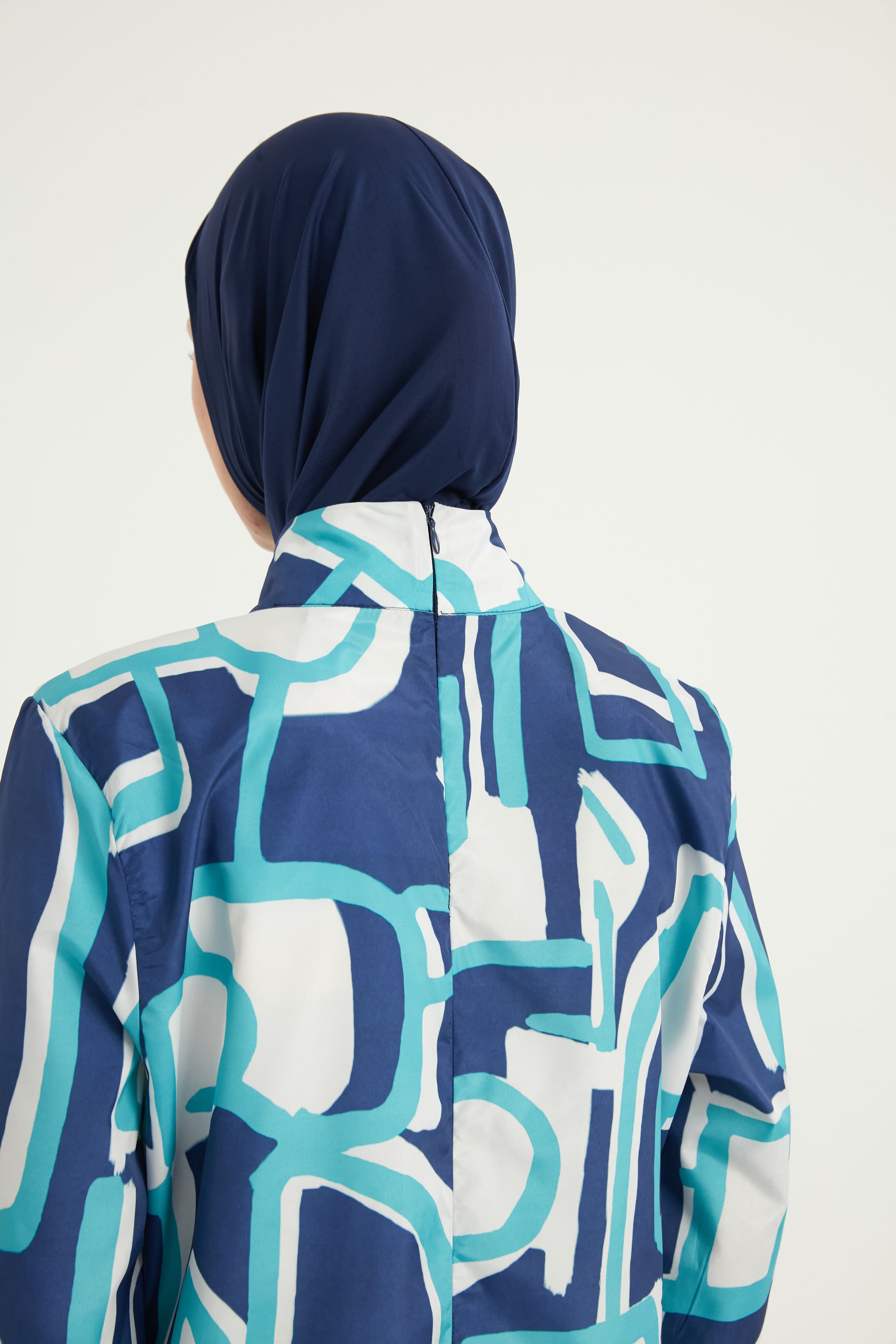  "Burkini Modest Swimwear Set mit blauen Motiven und marineblauer Schwimmhose - 4-teiliges muslimisches Badeanzug Set von Riva Mera by Marina