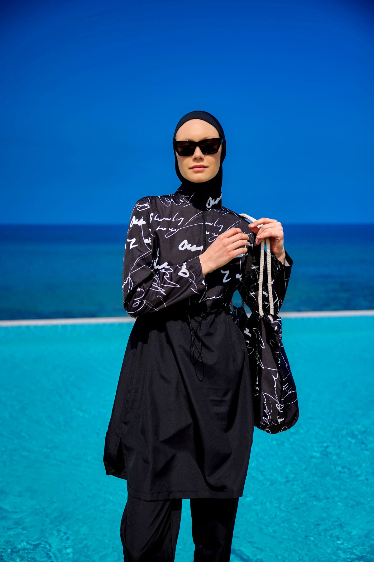 Burkini Modest Swimwear Set 4-Teilig Schwarz mit weißer Aufschrift "Riva Mera by Marina" R2501