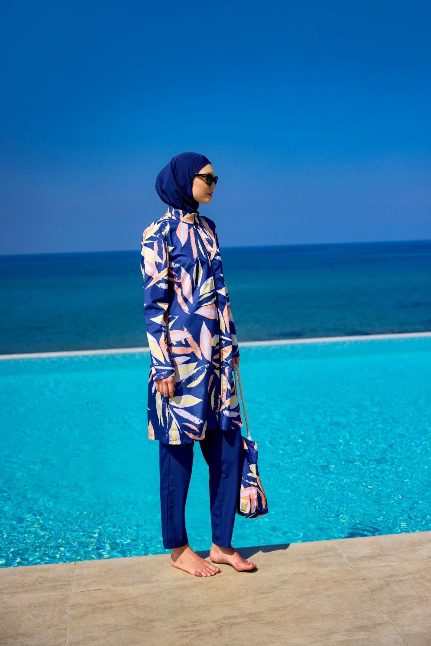 Burkini Modest Swimwear Set marineblau mit Blattmotiv - 4-teiliges muslimisches Badeanzug Set von Riva Mera by Marina