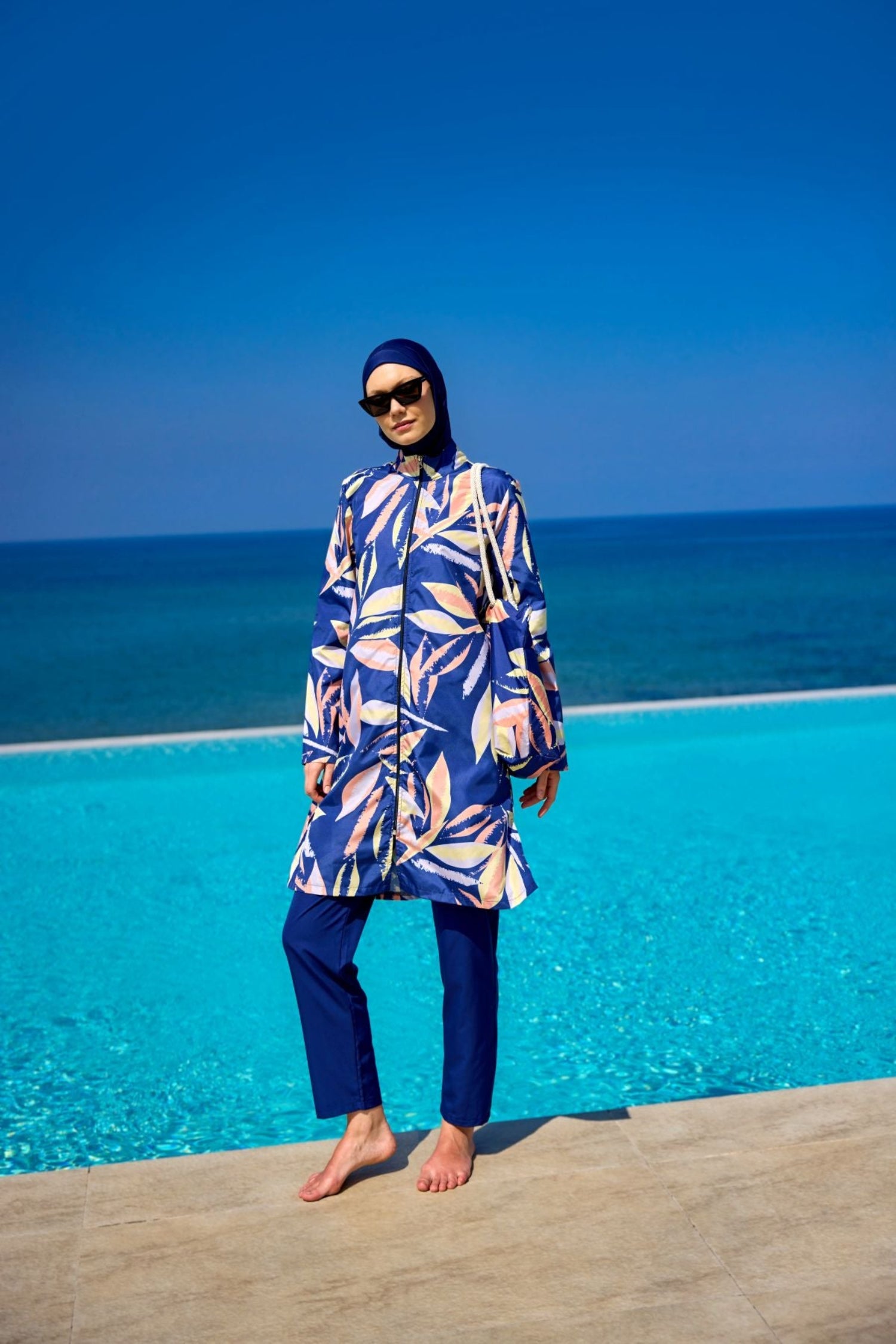 Burkini Modest Swimwear Set marineblau mit Blattmotiv - 4-teiliges muslimisches Badeanzug Set von Riva Mera by Marina