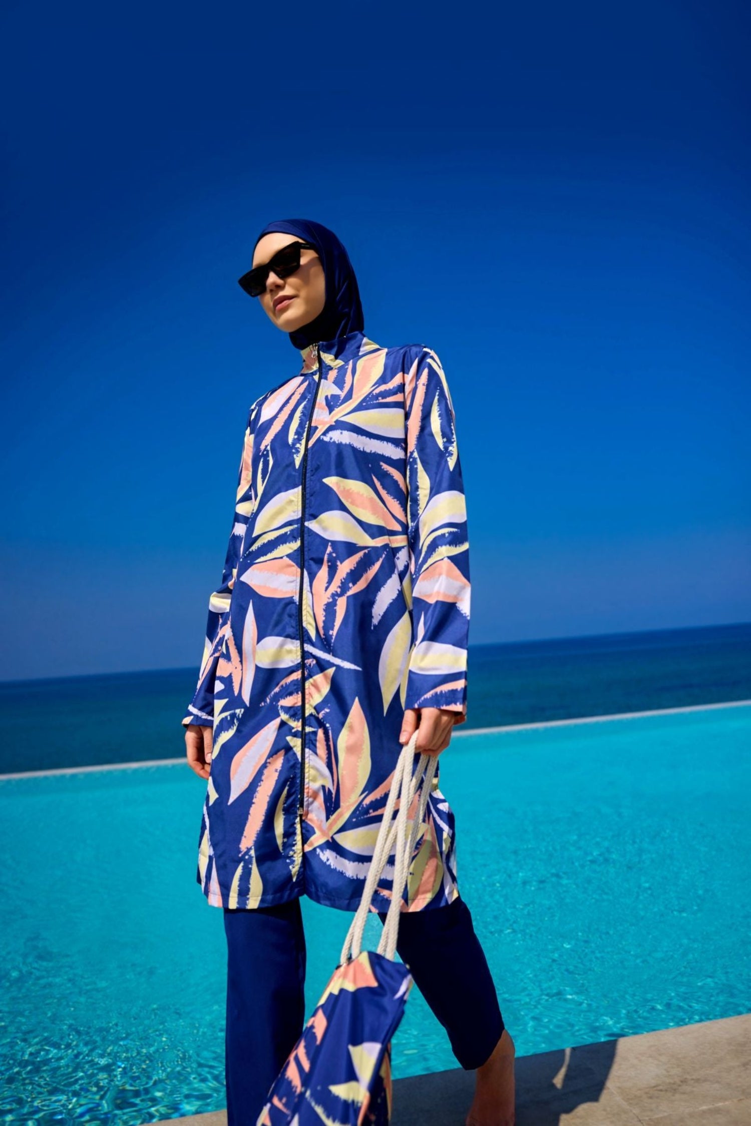 Burkini Modest Swimwear Set marineblau mit Blattmotiv - 4-teiliges muslimisches Badeanzug Set von Riva Mera by Marina