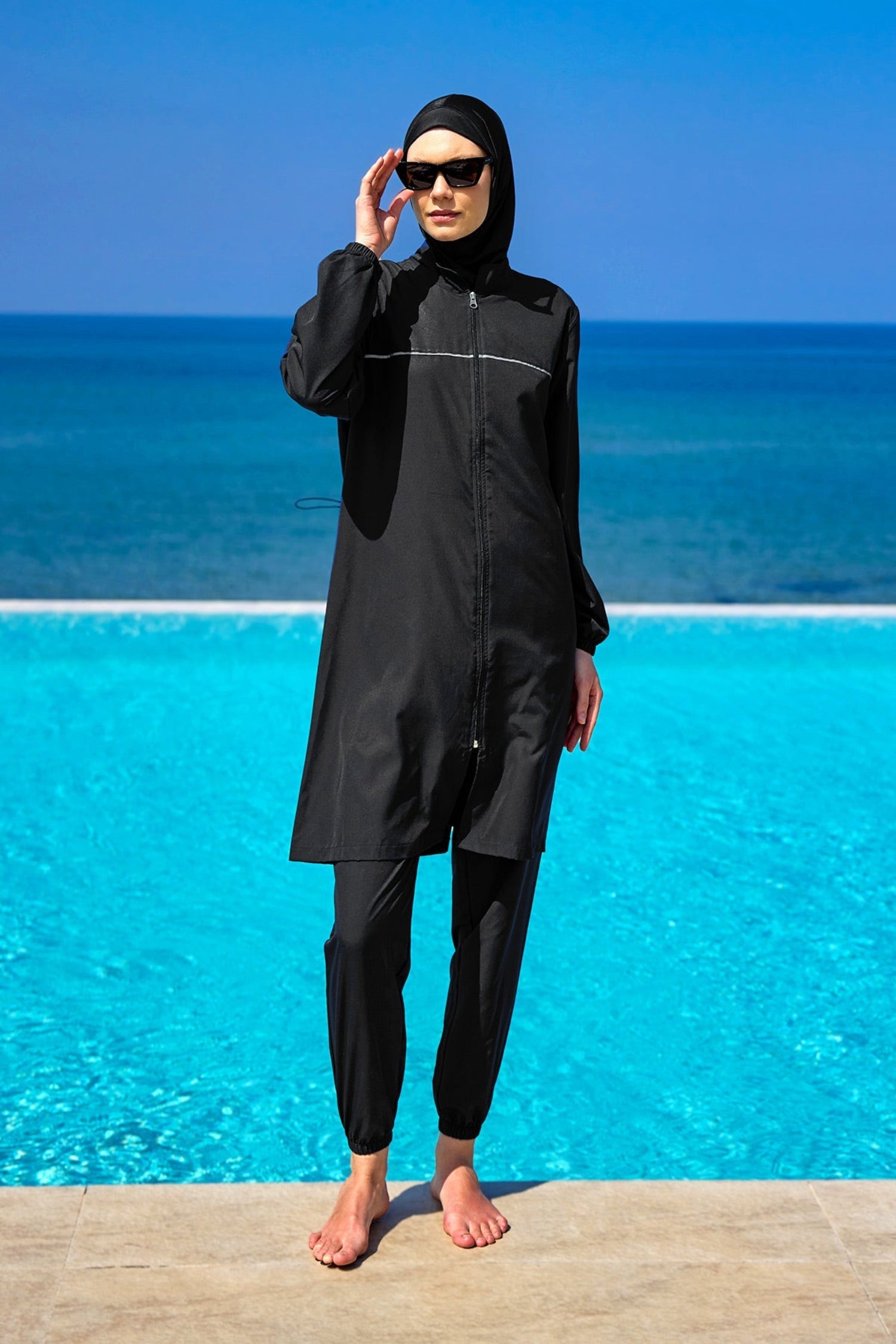 Burkini Modest Swimwear Set 3-Teilig in Schwarz von Andalus by Marina - Komplettansicht des muslimischen Badeanzugs mit Kopfbedeckung, Oberteil und Hose