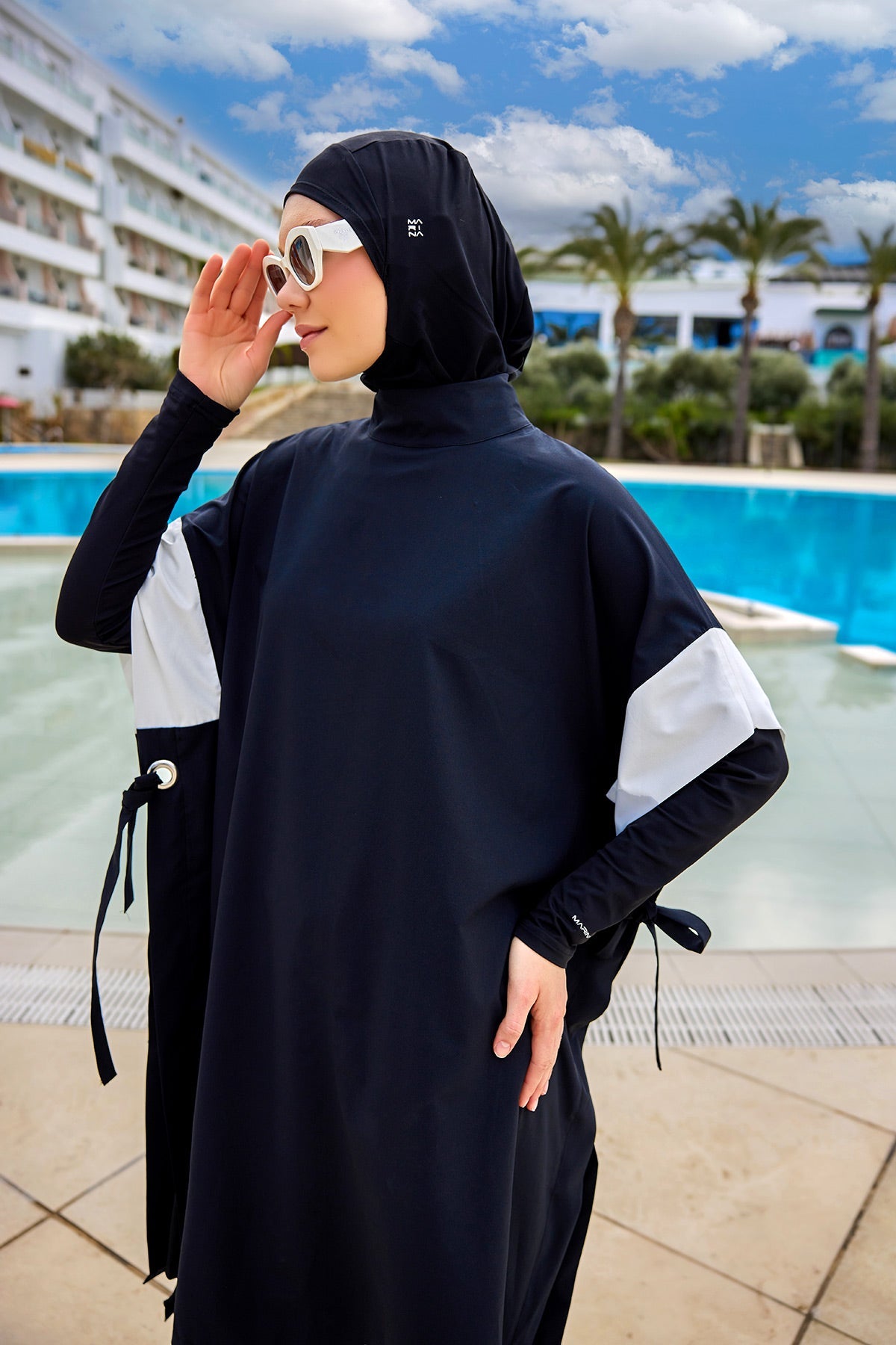 Burkini Modest Swimwear Set 4-Teilig Schwarz mit Weißen Ärmelakzenten "Marina" M2502