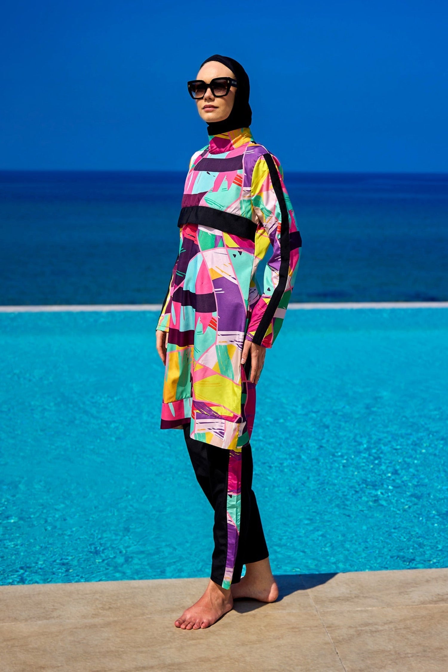 Burkini Modest Swimwear Set bunt mit schwarzer Schwimmhose - 4-teiliges muslimisches Badeanzug Set von Riva Mera by Marina