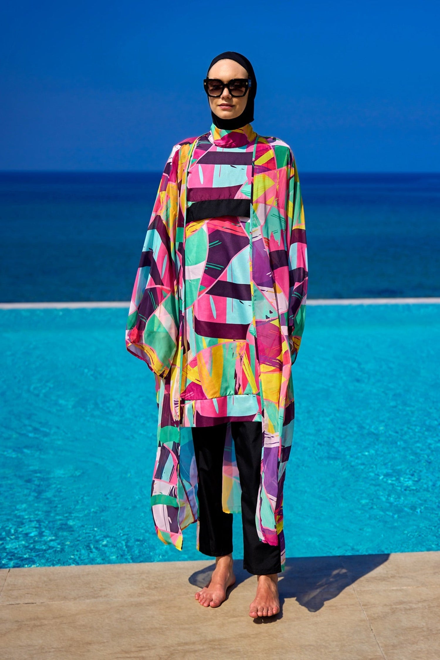 Burkini Modest Swimwear Set bunt mit schwarzer Schwimmhose - 4-teiliges muslimisches Badeanzug Set von Riva Mera by Marina